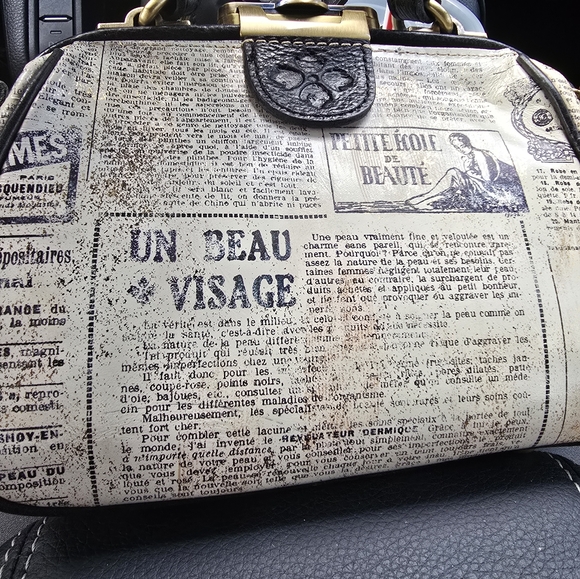 Patricia Nash Newspaper Print Collection Crossbody Bag NWT - Picture 4 of 6